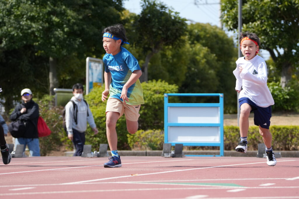 TRIANGLEのレッスンで全力疾走する子どもたち